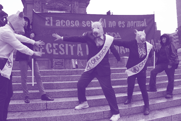 Performance frente al Ángel de la Independencia contra el acoso sexual en las universidades, Ciudad de México, junio del 2018 Foto: Victoria Valtierra. Tomada de: Cuartoscuro.com