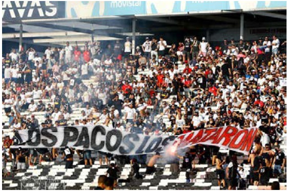Lienzo en partido Colo Colo vs Universidad Católica