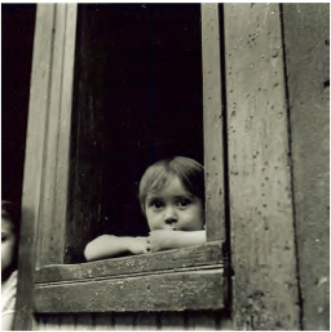 Nacho López. Child peering out window, Venezuela, 1948. Fondo Nacho López, INAH, Fototeca Nacional, 405763.