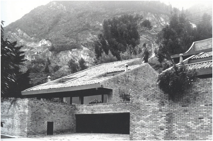 Casas Santos. Fachada a la calle. Fotografía de Nestor Africano.