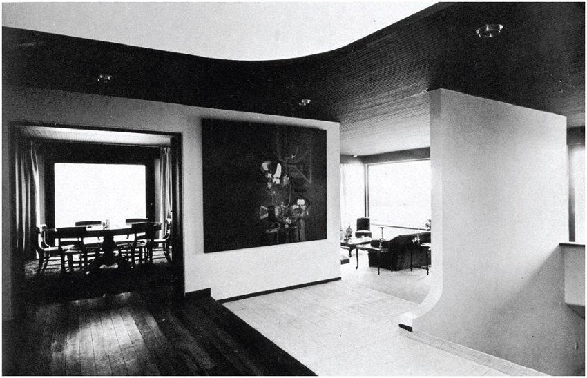 Casas Santos, Vista desde el hall hacia el comedor, y el salón a la derecha. Fotografía de Hernán Díaz.