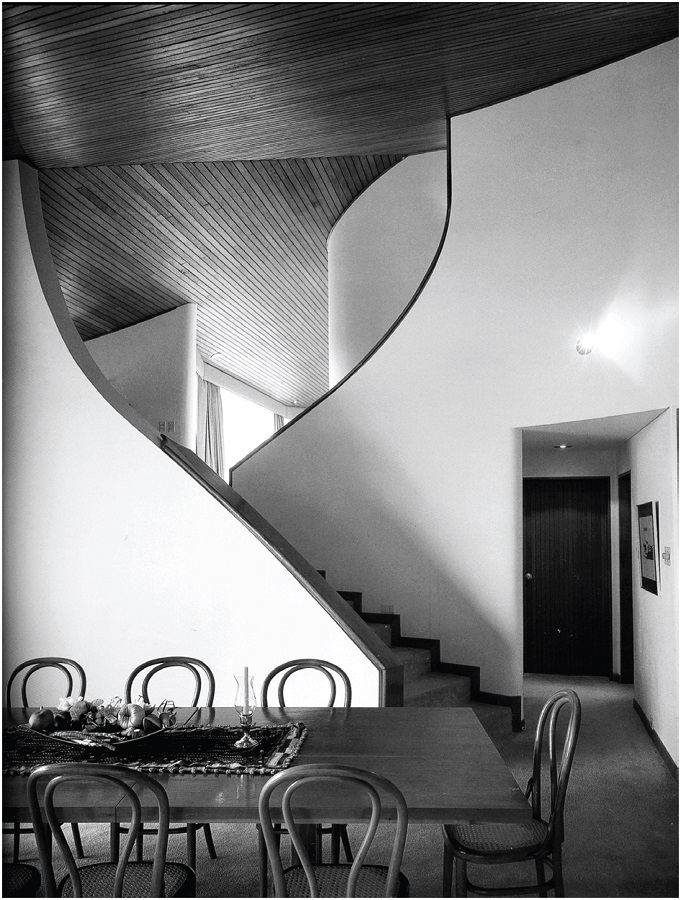Casa Calderón. Vista desde el comedor hacia el hall. Fotografía de Antonio Castañeda.