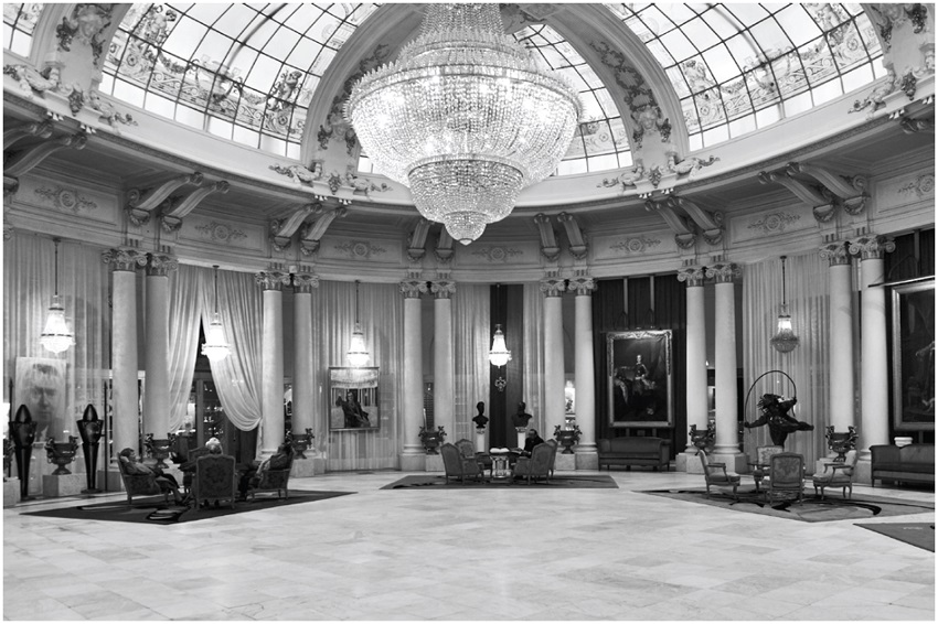 Hôtel Negresco en Niza, 1913. Gran hall central.