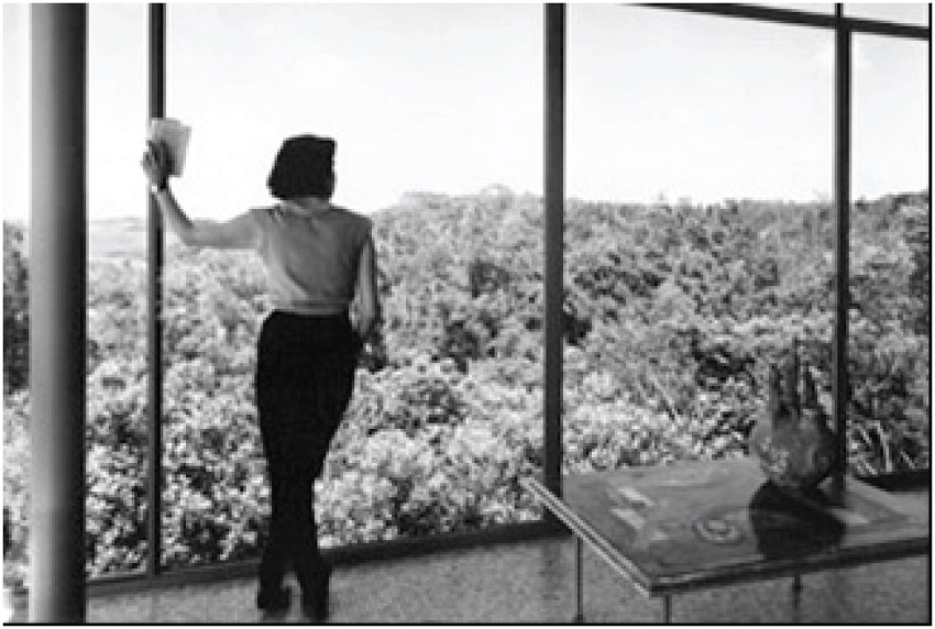 Vista interna da casa de vidro, Lina Bo Bardi. S&atilde;o Paulo, Brasil, 1951.