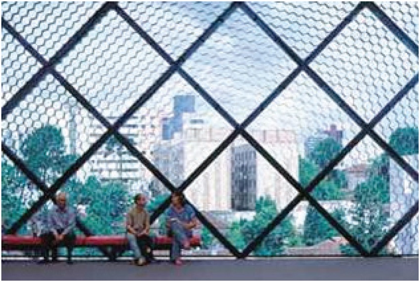 Vista interna do &ldquo;Olho&rdquo;, Oscar Niemeyer. Curitiba, Brasil, 2002.