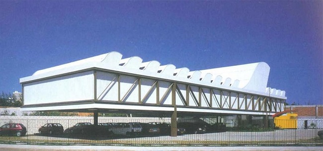 : Sede do Tribunal de Contas da União no Estado da Bahia. (Source:Carvalho & Latorraca, 2000, p. 218)