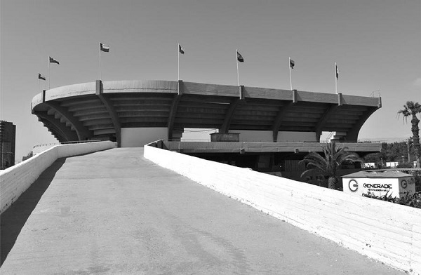 : Acceso por la rampa de la Piscina Olímpica de Arica, 2017. (
							9)
						