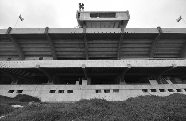 : Fachada poniente de la Piscina Olímpica de Arica, 2017. (
							9)
						