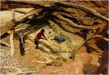 Chorro de agua a presión usado en la minería de monitor
hidráulico