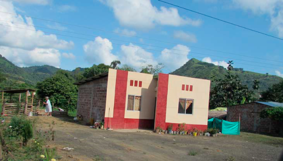 Vivienda de interés social promovida por el Ministerio de la Vivienda y el Urbanismo (MIDUVI) en Ecuador.