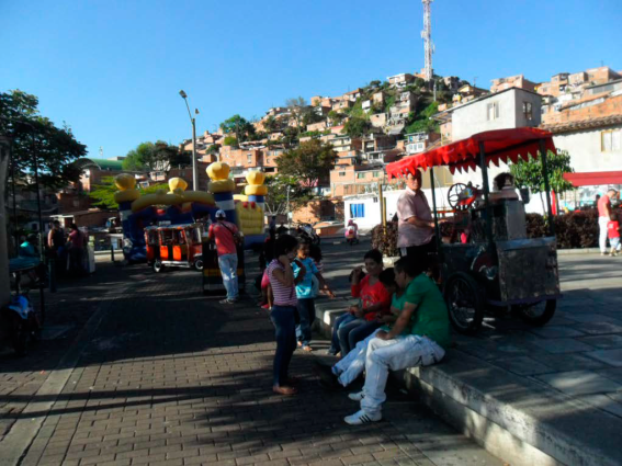 Dinámica urbana generada por la inclusión del sistema de bibliotecas públicas y el metro- cable en los barrios populares de Medellín. 
