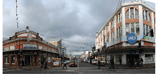 Centro histórico de Valdivia. Vista desde la Plaza de la República hacia Avenida Picarte (2016). Fuente: foto tomada por el autor.