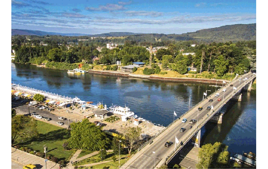 Comparación Puente Pedro de Valdivia y su entorno inmediato. (2015). Fuente: foto tomada por el autor.