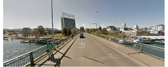 Comparación Puente Pedro de Valdivia y su entorno inmediato. Vista desde la Isla Teja al centro histórico (2013). Fuente: Imagen de Google Street View.