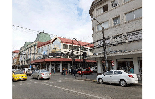 Valdivia. Vista de Avenida Picarte esquina calle Caupolicán (2016). Fuente: foto tomada por el autor. 