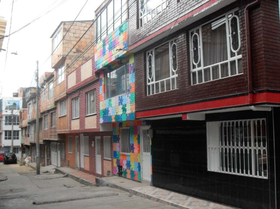 Barrio Candelaria La Nueva, de origen formal, localidad de Ciudad Bolívar, 2016. (Foto: autor).