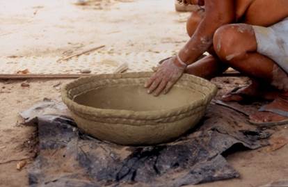 Tapira making a jape’e used for toasting flour