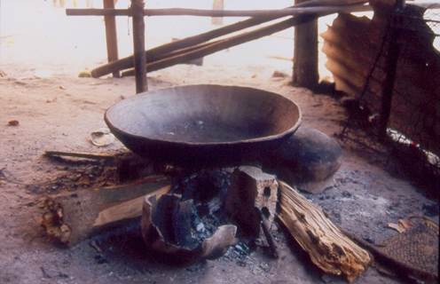 jape’e vessel made by Tapira, drying on the coals