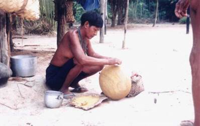 applying the yellow pigment and painting the tayngava