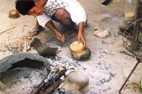 Passing the resin (jutaika) on the vessel