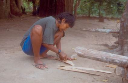 and 16a: preparing the titiva to be applied on the internal surface of the kumé vessel