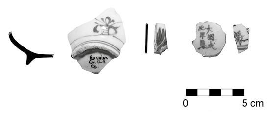 Fragmento de porcelana china y monogramas