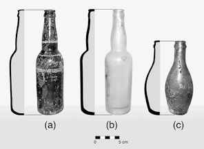 Botellas halladas en la excavación