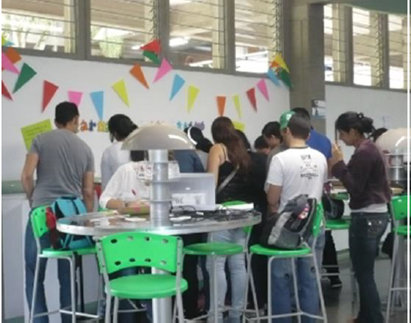 Participación de personas en el Carnaval del libro