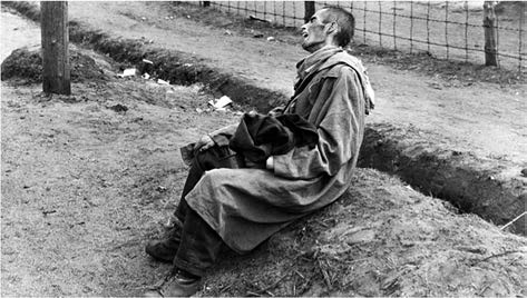 Imagen
fotográfica del campo de concentración Bergen-Belsen.