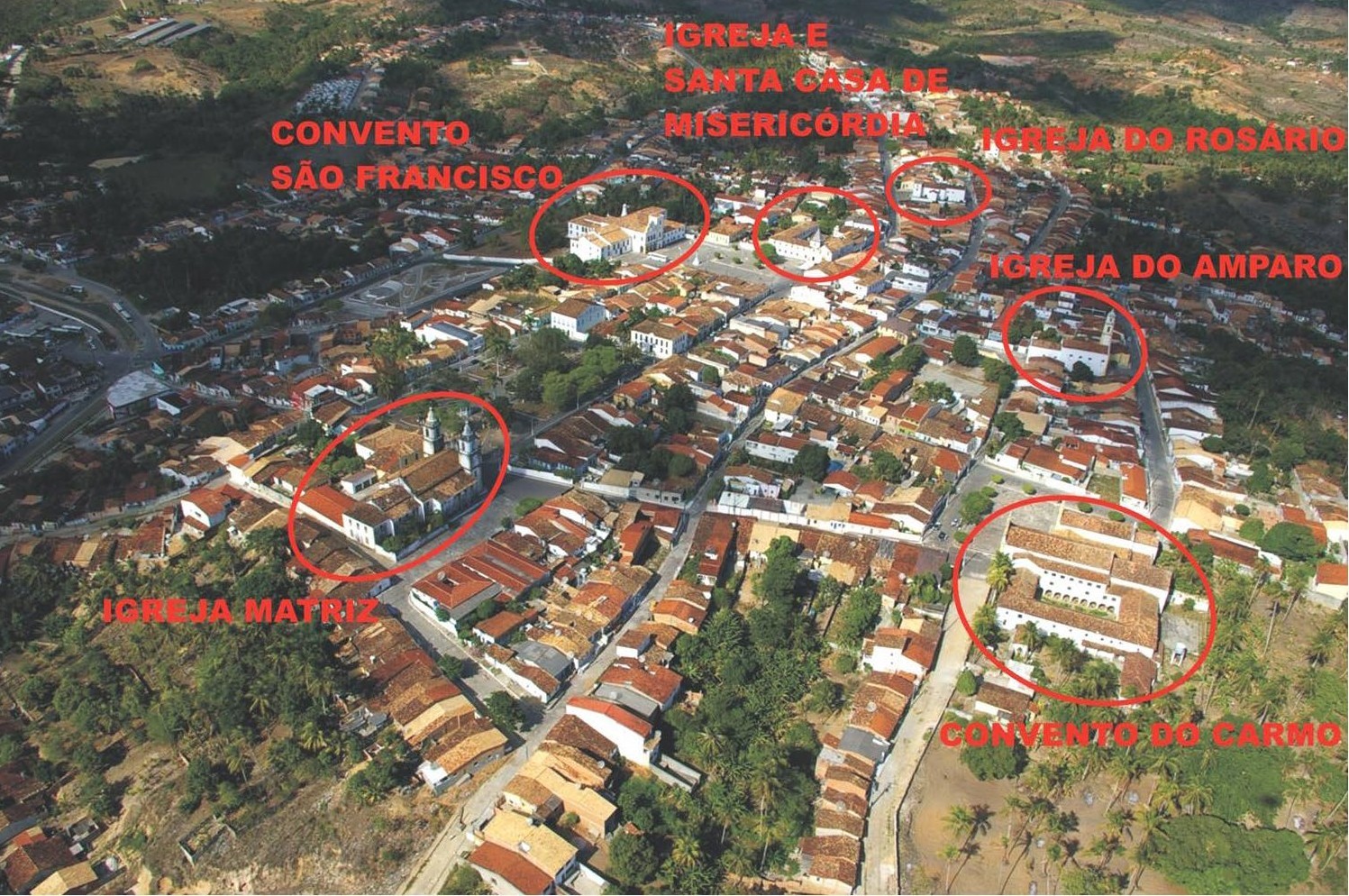 Vista a�rea de S�o Crist�v�o, com destaque para os monumentos religiosos.
Adaptado de Marcel Nawer, 2006.
