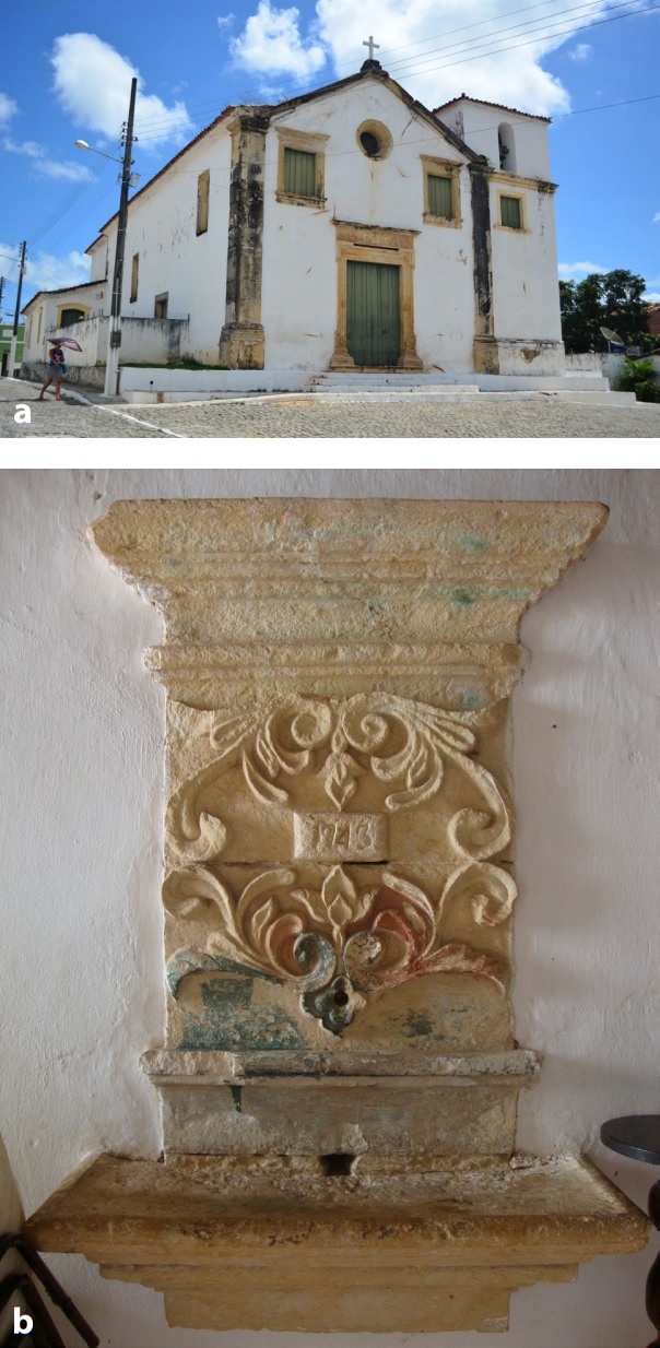 Igreja de Nossa Senhora do Ros�rio dos Homens Pretos: a) Vista da fachada em
2016; b) Vista do p�lpito da sacristia, em 2016, um dos objetos de prospec��o
da pesquisa. Fonte: Andrea Rom�o.