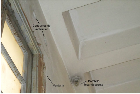 Bombillos incandescentes colocados en el techo de
los depósitos del ARNAC cerca de los conductos de ventilación.