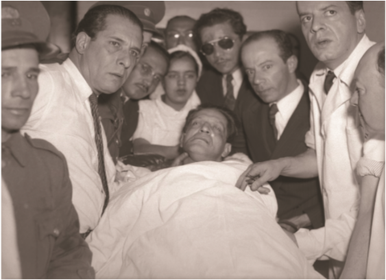 Cad&aacute;ver de Jorge Eli&eacute;cer Gait&aacute;n en la Cl&iacute;nica Central.