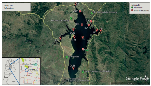 Ubicación relativa del embalse Los Molinos, Córdoba-Argentina y geoubicación de los sitios de muestreo (en rojo): Centro (C ), Club Apycac (CA), Costa Los Molinos (CLM), Desembocadura Los Espinillos (DEL), Desembocadura Los Reartes (DLR), Desembocadura San Pedro (DSP), Garganta (G), Ingreso club Apycac (ICA), Los Espinillos (LE), Molvento (M), Presa (P), San Pedro (SP), Solar del Lago (SDL) y comunas del perilago (en verde).