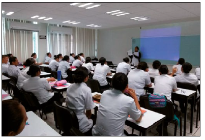 Estudiantes de un programa de educación superior.