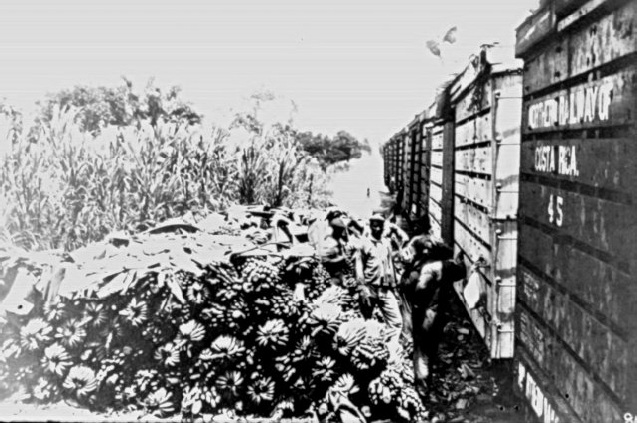 Cargando bananos al ferrocarril Northern Railway Company,