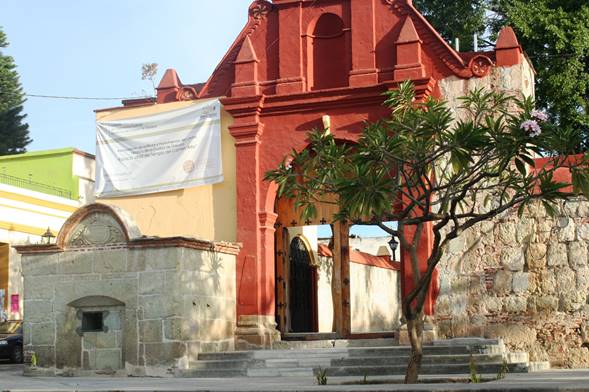 Caja de agua cerca del templo de Santo Domingo.