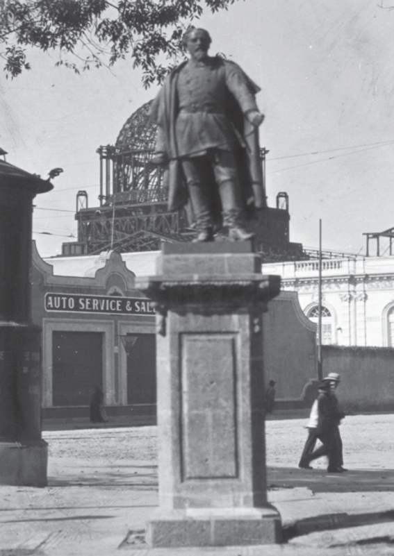 Estatua de Ignacio Pesqueira en el Paseo de la Reforma