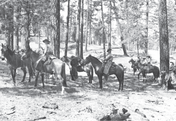 Aida Meling de paseo con amigas y familiares, 1960. Sierra de San Pedro M&aacute;rtir