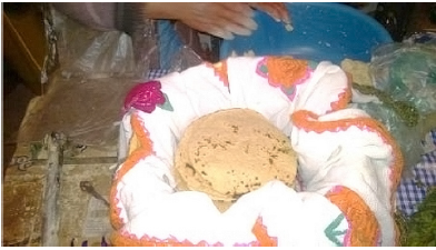 Tortillas cubiertas con servilleta de tela