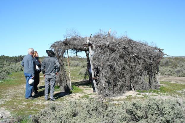Restos de una antigua enramada hallada durante el recorrido de agosto de 2016. Paraje La Correntada/La Cambicha, quizá perteneciente a los Firmapás, según los informantes