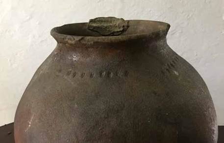 Vasija con caracter&iacute;sticas alfareras afro