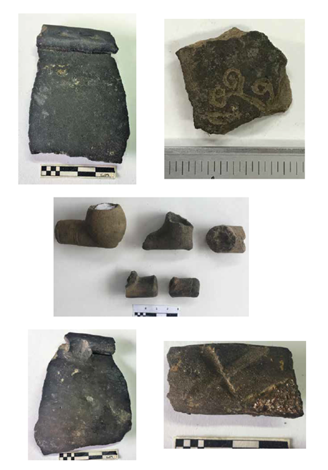 Arriba izq.: olla. Arriba der.: cuenco con dise&ntilde;o curvil&iacute;neo. Centro: pipas en cer&aacute;mica (una con s&iacute;mbolo africano bakongo X). Abajo izq.: cuenco con impresi&oacute;n digital. Abajo der.: cuenco con el s&iacute;mbolo X.