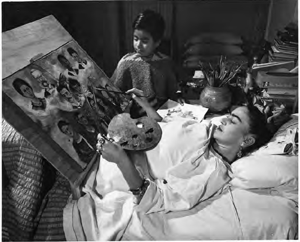 &bull; Frida pintando en su cama, M&eacute;xico, c.a. 1937 | Tomada de: Le Pinceaud Annie