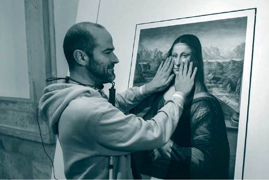 • Persona ciega en museo palpando una pintura, Madrid (España), 2015 | Tomada de: Fresh Print