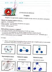Atividades
desenvolvidas com os estudantes envolvendo conhecimentos químicos. Figura (a),
tabela periódica lúdica utilizada com todos os estudantes; figura (b) e (c),
atividade sobre elementos químicos, utilizada somente com Pedro.