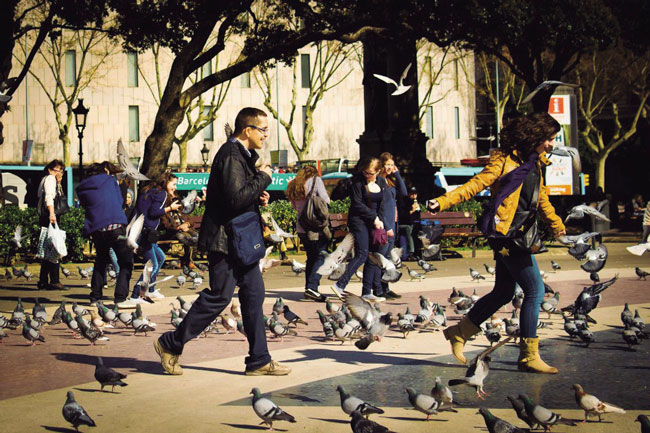 Representaci&oacute;n de los actores principales de la ciudad. Ciudadano, medio ambiente, territorio. Espacio colectivo y participativo. Plaza Catalu&ntilde;a, Barcelona (Espa&ntilde;a)