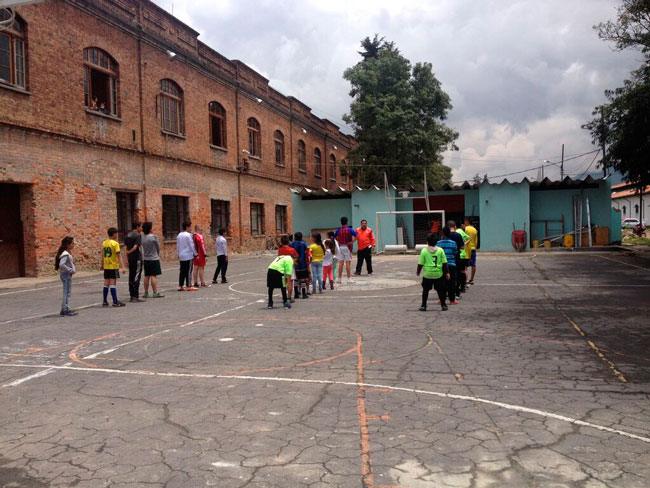  Proyecto de construcci&oacute;n social de espacio p&uacute;blico. Localidad de Los M&aacute;rtires, Bogot&aacute; (Colombia). Colectivo Amigos de la Estaci&oacute;n. Estaci&oacute;n de la Sabana