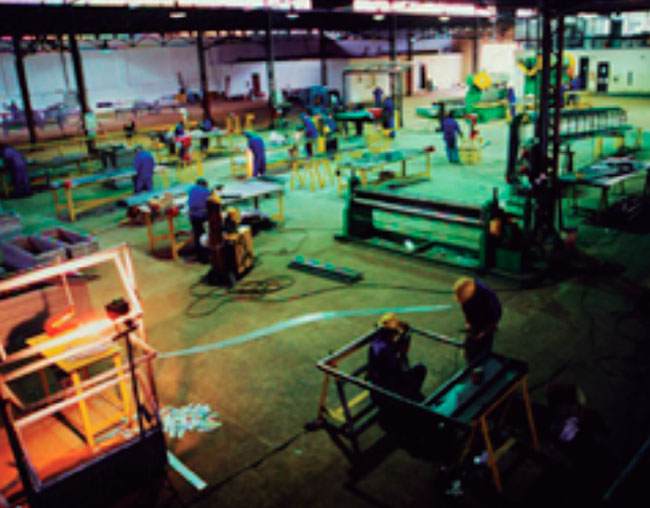 Setor de serralheria da F&aacute;brica de Equipamentos Sociais de Ribeir&atilde;o Preto