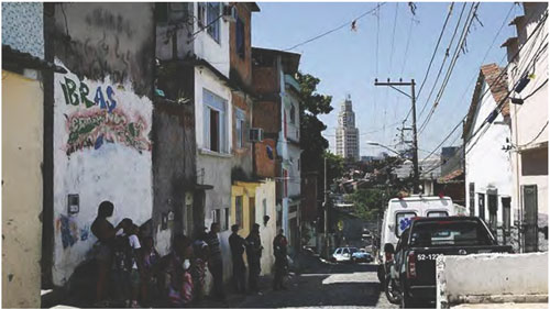Morro da Provid&ecirc;ncia, con la torre de la Central de Brasil al fondo